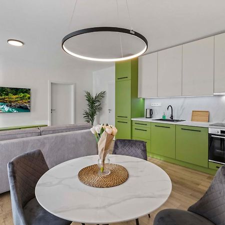 ברטיסלאבה 2 Bedroom Apt Steps To Nivy Station מראה חיצוני תמונה