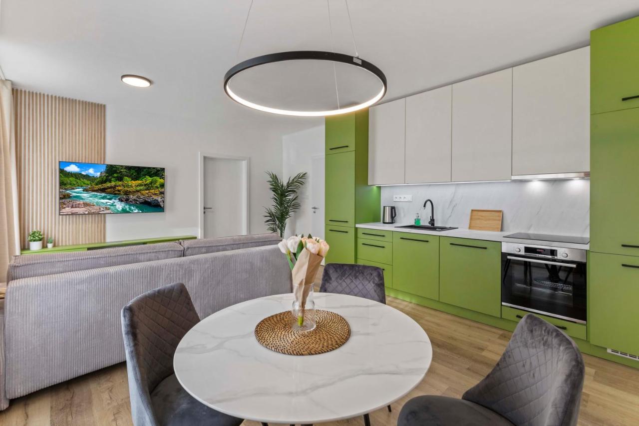 ברטיסלאבה 2 Bedroom Apt Steps To Nivy Station מראה חיצוני תמונה
