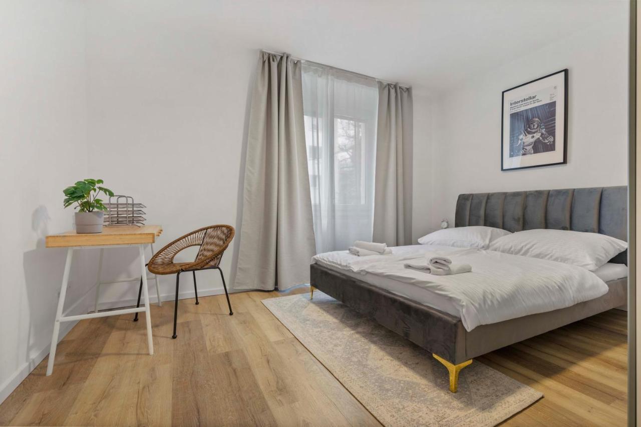 ברטיסלאבה 2 Bedroom Apt Steps To Nivy Station מראה חיצוני תמונה