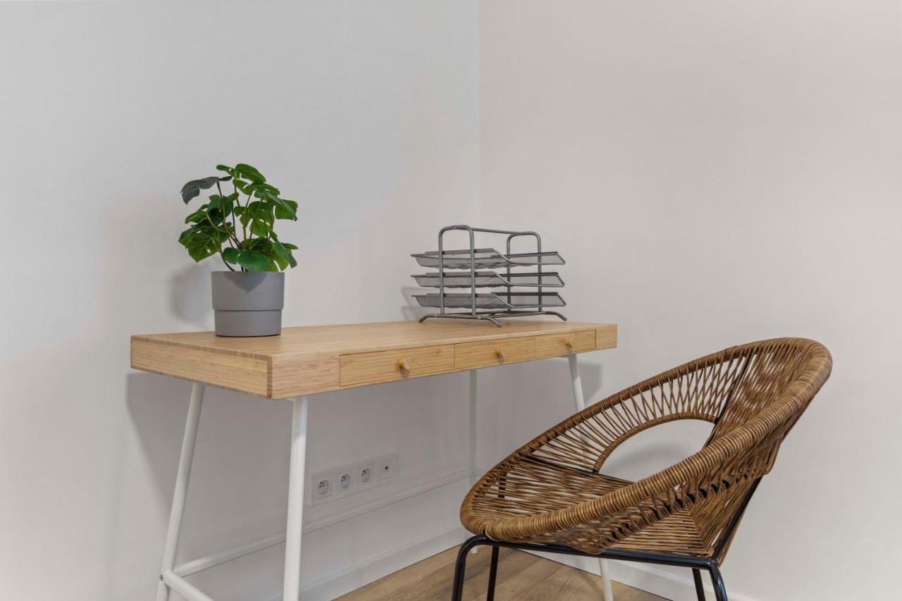 ברטיסלאבה 2 Bedroom Apt Steps To Nivy Station מראה חיצוני תמונה