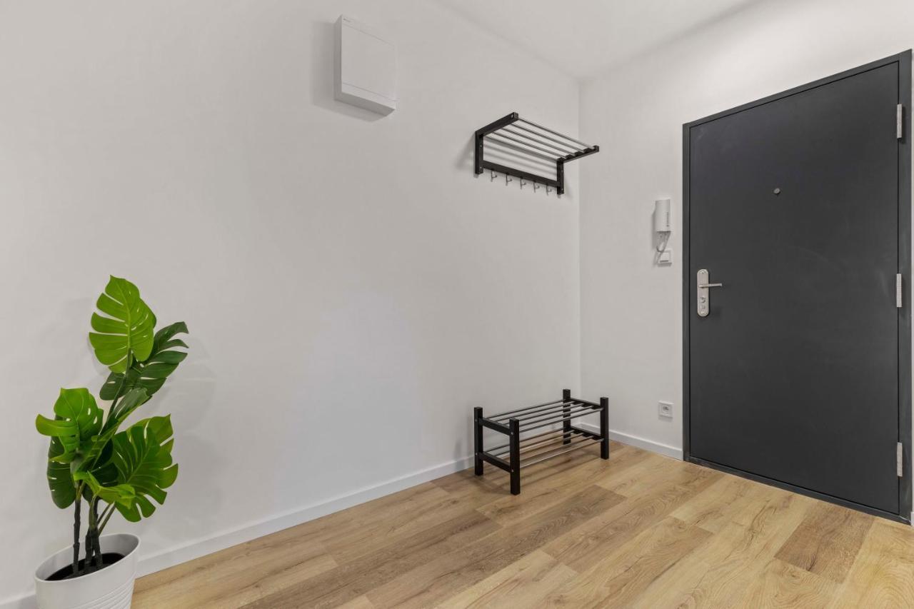 ברטיסלאבה 2 Bedroom Apt Steps To Nivy Station מראה חיצוני תמונה
