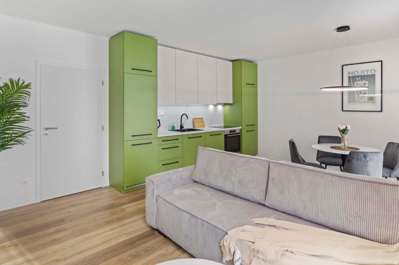 ברטיסלאבה 2 Bedroom Apt Steps To Nivy Station מראה חיצוני תמונה